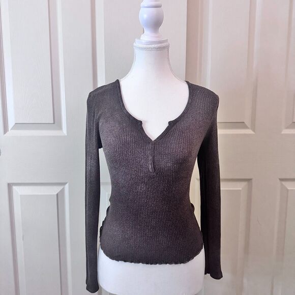 Gray Ribbed V-Neck Top - Medium - Picture 1 of 4